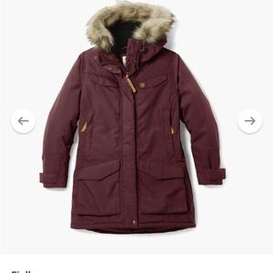 Fjällräven Women’s Nuuk Parka – Small (Maroon/Burgundy) – Faux Fur Hood